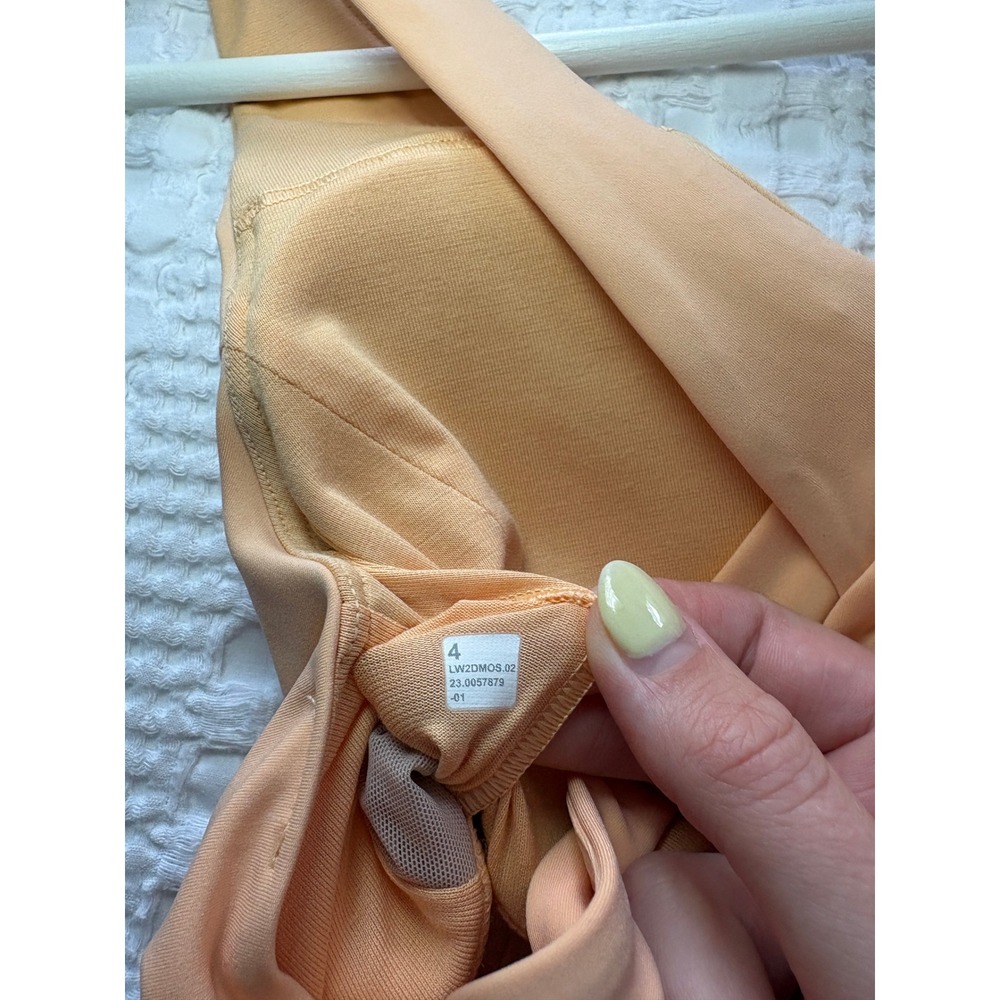 NEW Lululemon Envital Bra Medium Support B/C Cup Size 4 Criss Cross Back LW2DMOS - Picture 2 of 6